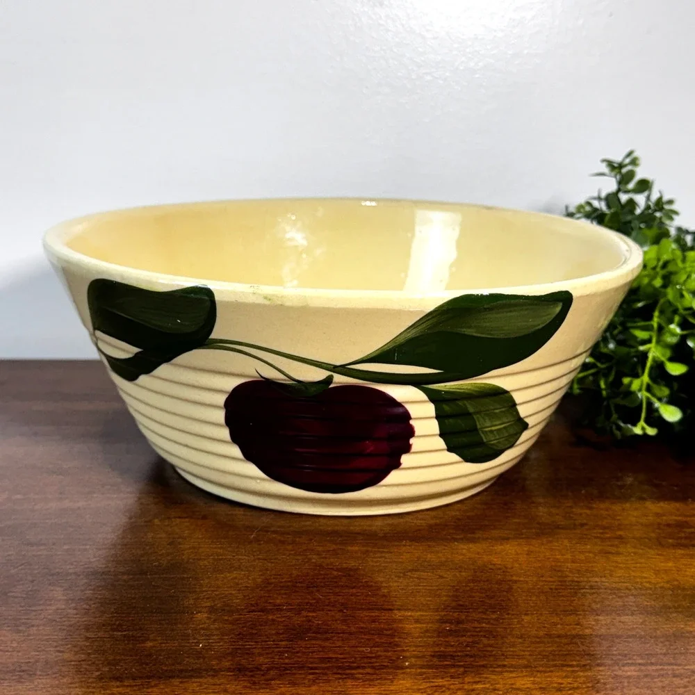 Vintage Watt Pottery Mixing Bowl Apple Design Beehive 8.5